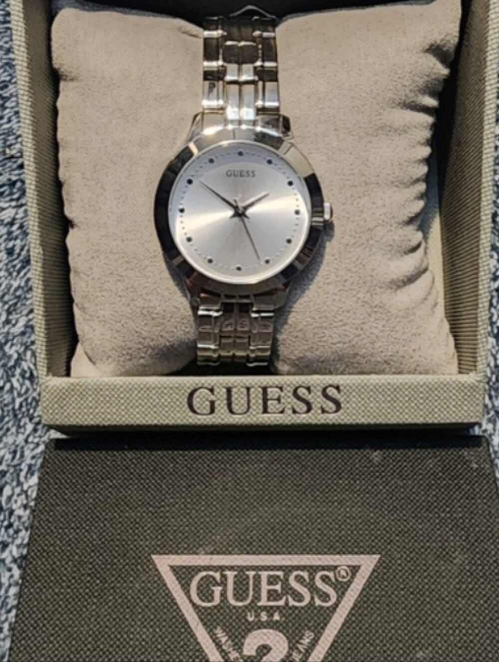 GUESS Women's Silver Stainless Steel Bracelet Watch - Silver Dial